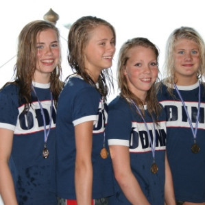 Það vinnur enginn þessa sveit í boðsundi 13-14 ára. Elín, Hildur, Karen og Dóra Sigga.