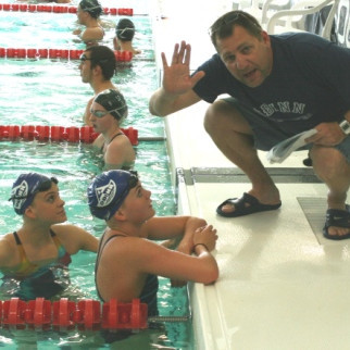Vlad í essinu sínu að gefa Bryndísi og Erlu góð ráð.