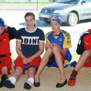 Beðið eftir að marsera inn.