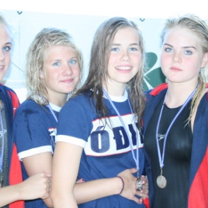 Stelpurnar í boðsundssveit í 15-16 ára flokki.