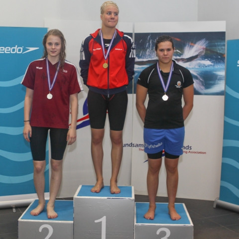 Fyrsti titill mótsins í höfn. Dóra Sigga aldursflokkameistari í 100 flug.