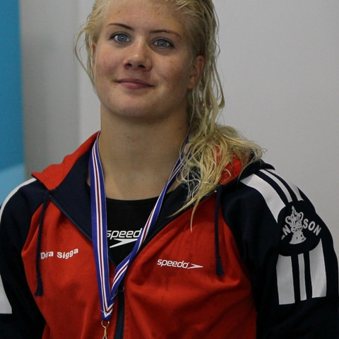 Dóra Sigga með verðlaun.