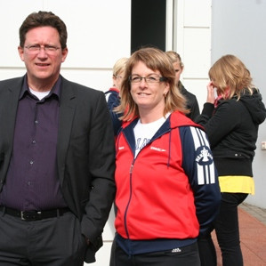 Kristján Þór Júlíussson forseti bæjarstjórnar, og Ásta Birgisdóttir, formaður Óðins.