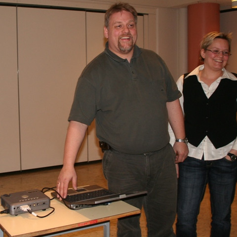 Hörður opnaði nýja heimasíðu Óðins með aðstoð Unnar.