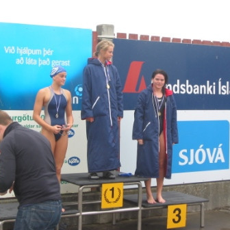 Þrjár á palli. Bryndís, Hildur og Erla Hrönn.