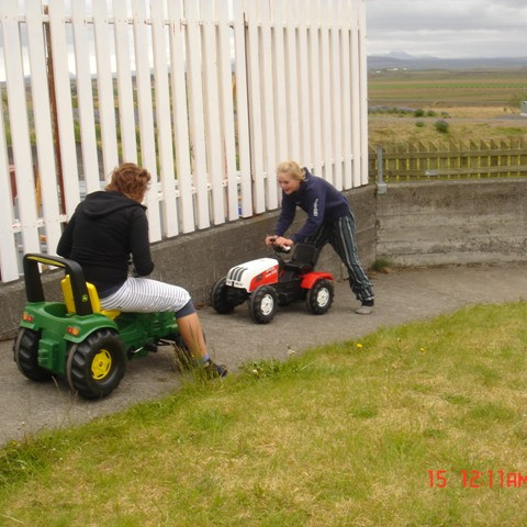Erla Hrönn og Helga Þórða bregða á leik.