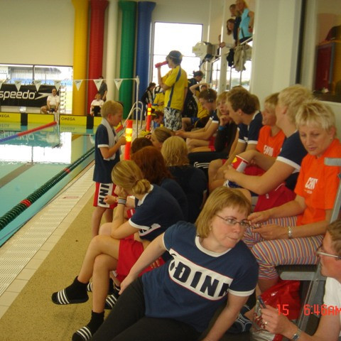 Kristín fararstjóri og Karen ræða málin.