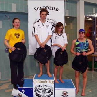 Dóra Sigga fékk verðlaun fyrir að hitta á heila sekúndu í 50 flug, 30:00.