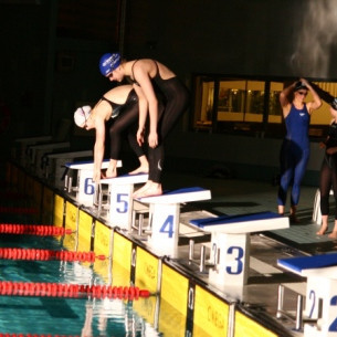 Dóra Sigga synti á móti Snjólaugu Tinnu úr SH.