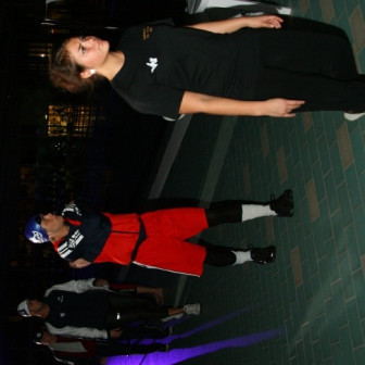 Einar Helgi gengur í salinn.