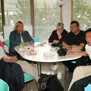 Fólk uppgefið eftir dansinn.