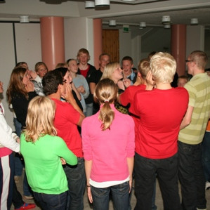 Ingibjörg og Tómas fyrirliðar stjórna hvatingarhrópunum.