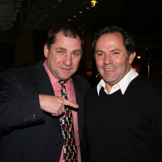 Þeir voru að metast um hvor væri betri þjálfari og benntu hvor á annan. Vlad og Jacky.