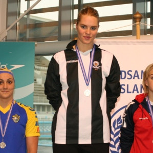 Bryndís á palli í 50 skrið.