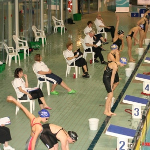 Það þarf margt starfsfólk til að halda sundmót.