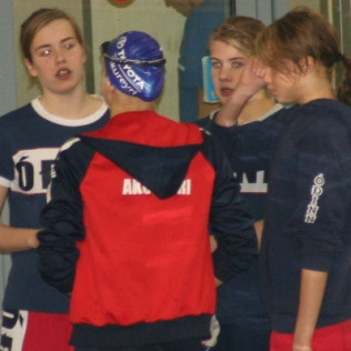 Kvennasveitin gerir klárt fyrir úrslit.