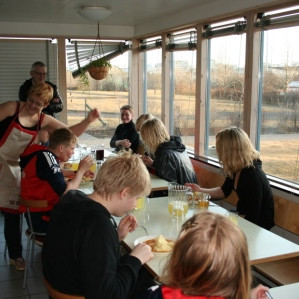 Edda að stjórnast.