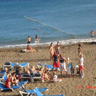 Á ströndinni í Puerto del Carmen.