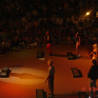 Flest kvöld eru skemmtanir og show.