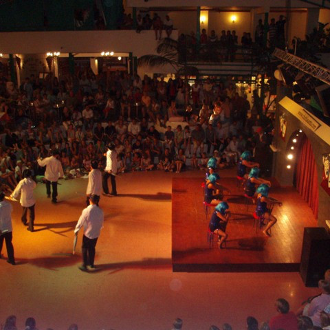 Flest kvöld eru skemmtanir og ýmsar uppákomur.