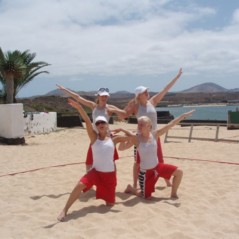 Flottastar á ströndinni við hótelið. Ingibjörg, Sessa, Dóra Sigga og Elín.