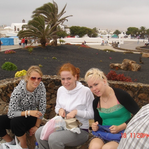 Karen Nanna, Rannveig og Sessa á markaði í Teguise.