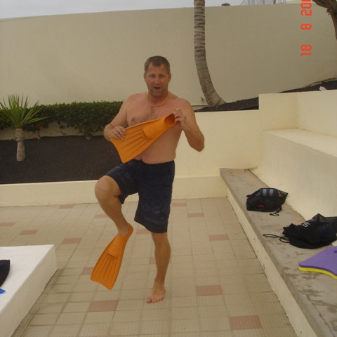 Tilbúinn að sýna hvernig nota á froskalappir.