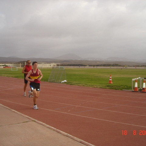 Halldór að klára fyrri hringinn í 10 km hlaupinu.