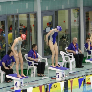 Dóra Sigga og Elín að fara að stinga sér.