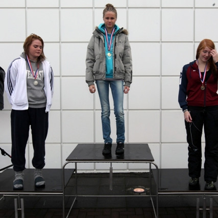 50 m baksund. Erla Hrönn, Hildur Þórbjörg og Soffía.