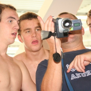 Svavar Skúli, Einar og Tómas skoða sundið hjá Vlad.