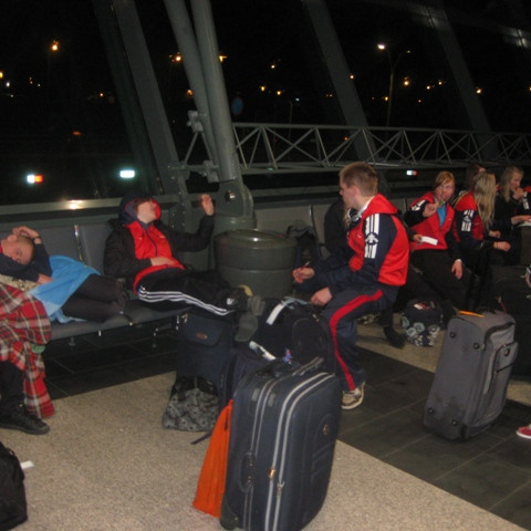 Beðið eftir aðkomast í innritun.