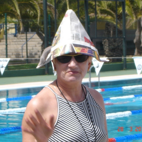 Sveta með góðan sólhatt.