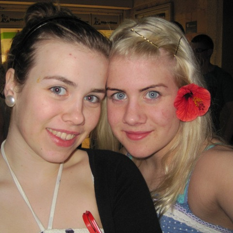 Elín Erla og Dóra Sigga sætar.