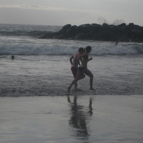 Hlaupið á ströndinni.