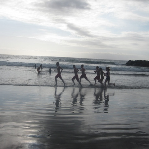 Hlaupið á ströndinni.