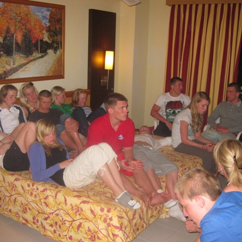 Fundur er í herbergi fararstjóranna á hverju kvöldi þar sem farið er yfir daginn.