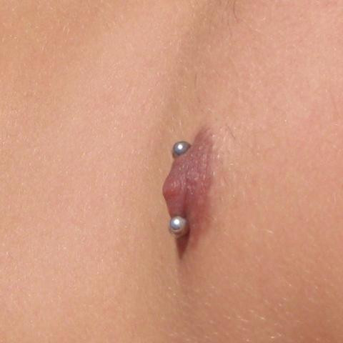 Á Tenerife er hægt að fá göt á ýmsa staði. Hver úr Óðinsliðinu skyldi eiga þennan fagra lokk?