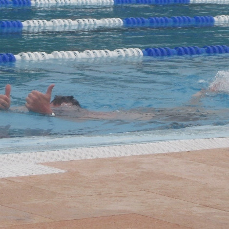 Vlad skellti sér út í til að kæla sig.