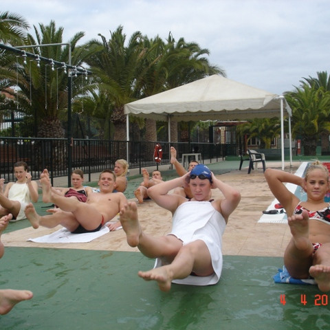 Magaæfingar í lauginni.