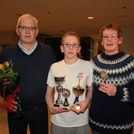 Þau fóru heim hlaðin viðurkenningum, Gunni, Oddur og Karen.