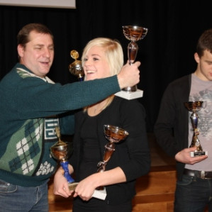 Bryndís var líka með mestu bætinguna og Vlad er orðinn í vandræðum með að koma fyrir verðlaununum hennar.