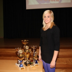 Bryndís Rún sundmaður Akureyrar 2008 með verðlaunasafnið eftir daginn.