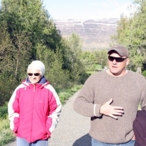 Sveta og Vald mæta og Vlad greinilega svangur.