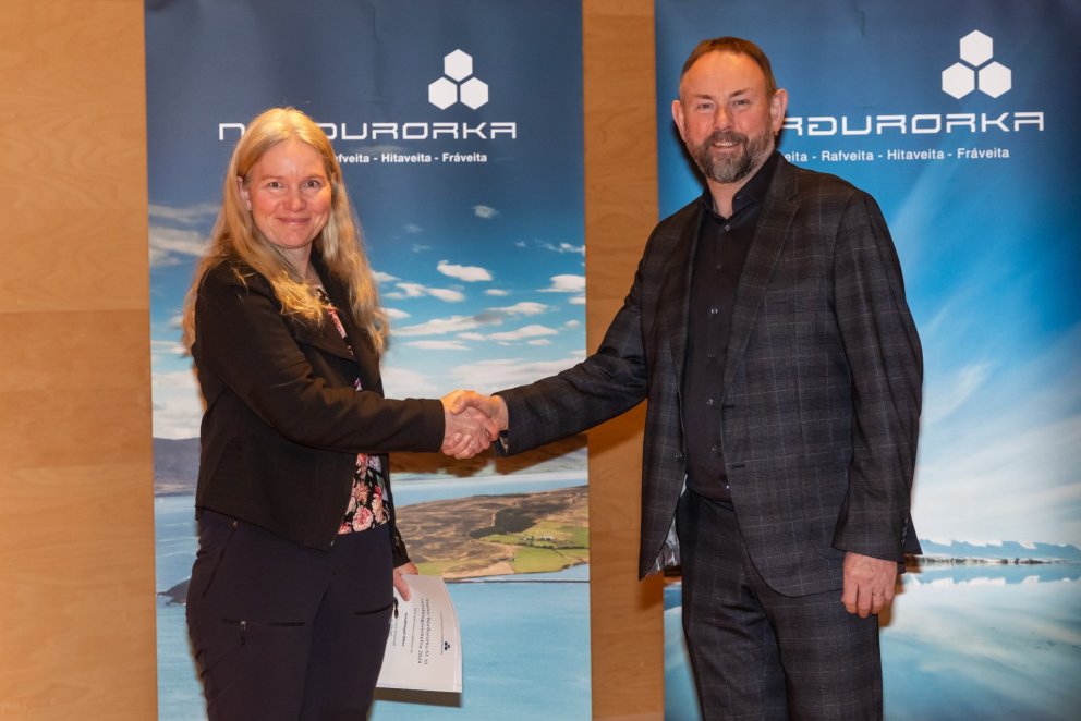 Guðrún Rósa Þórsteinsdóttir formaður Sundfélagsins Óðins og Eyþór Björnsson forstjóri Norðurorku.