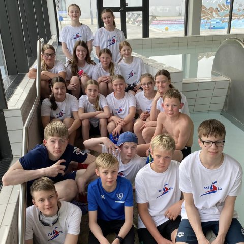 Fulltrúar Óðins, Magni Rafn og Ísabella, ásamt hluta af iðkendum sem valin voru í Framtíðarhóp SSÍ f…